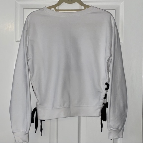 MINNIE MOUSE WHITE CREWNECK KNIT SWEATSHIRT BLACK RIBBON ON SIDES DISNEY NWT - Picture 2 of 6